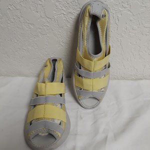 Bzees Boardwalk Yellow Gray Women's 6.5 Sneakers